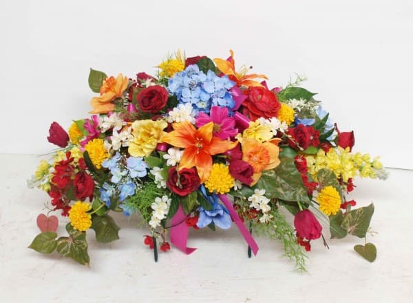 The cushion color POP (Silk Flowers)